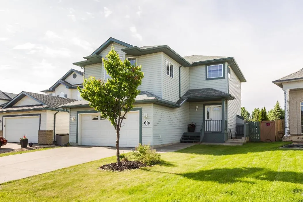 Holiday home Luxury Lewis Estates Golf Course View Home By Henday, Whitemud, Wem, Acheson! Edmonton