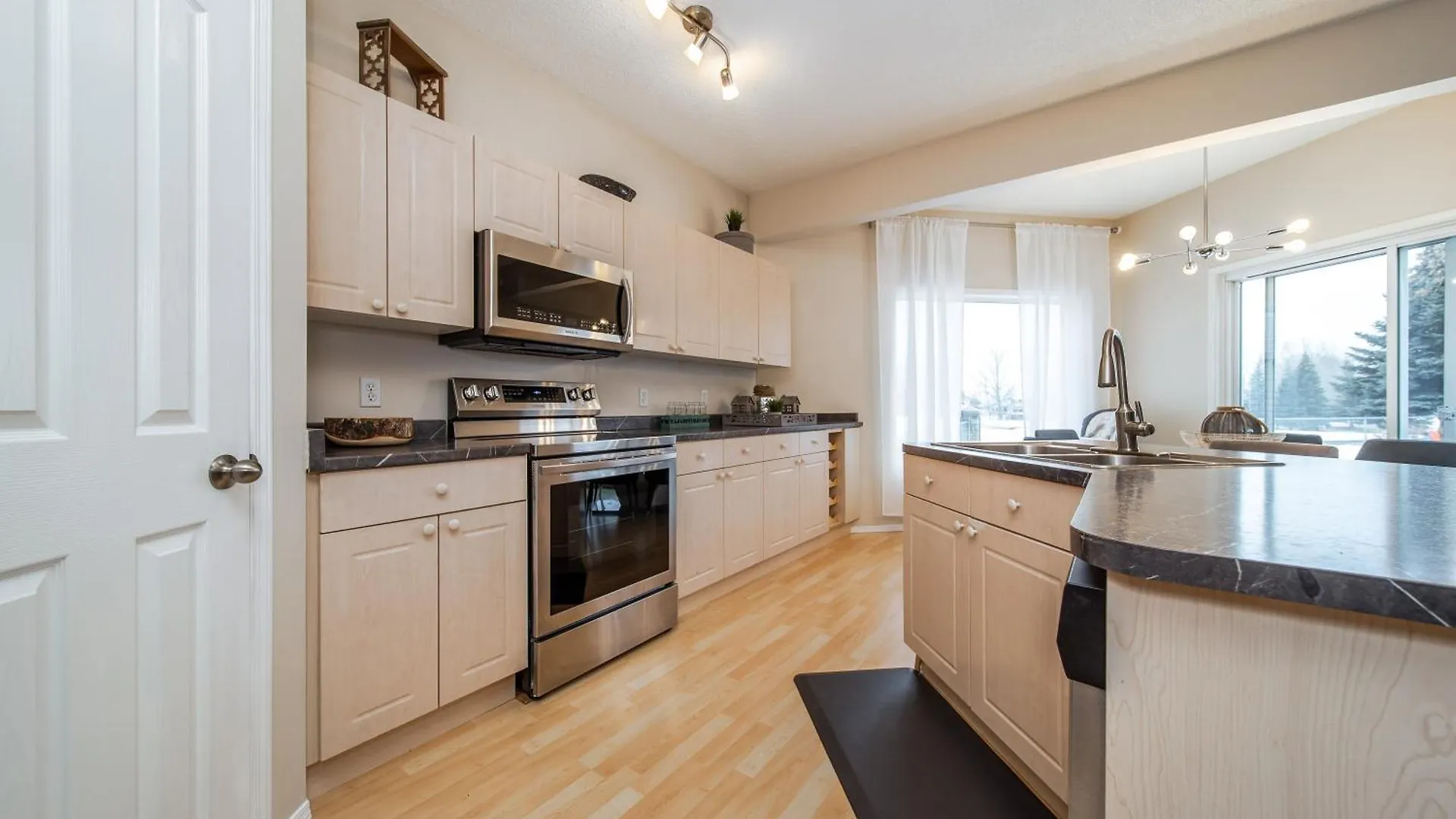 Luxury Lewis Estates Golf Course View Home By Henday, Whitemud, Wem, Acheson! Edmonton Holiday home