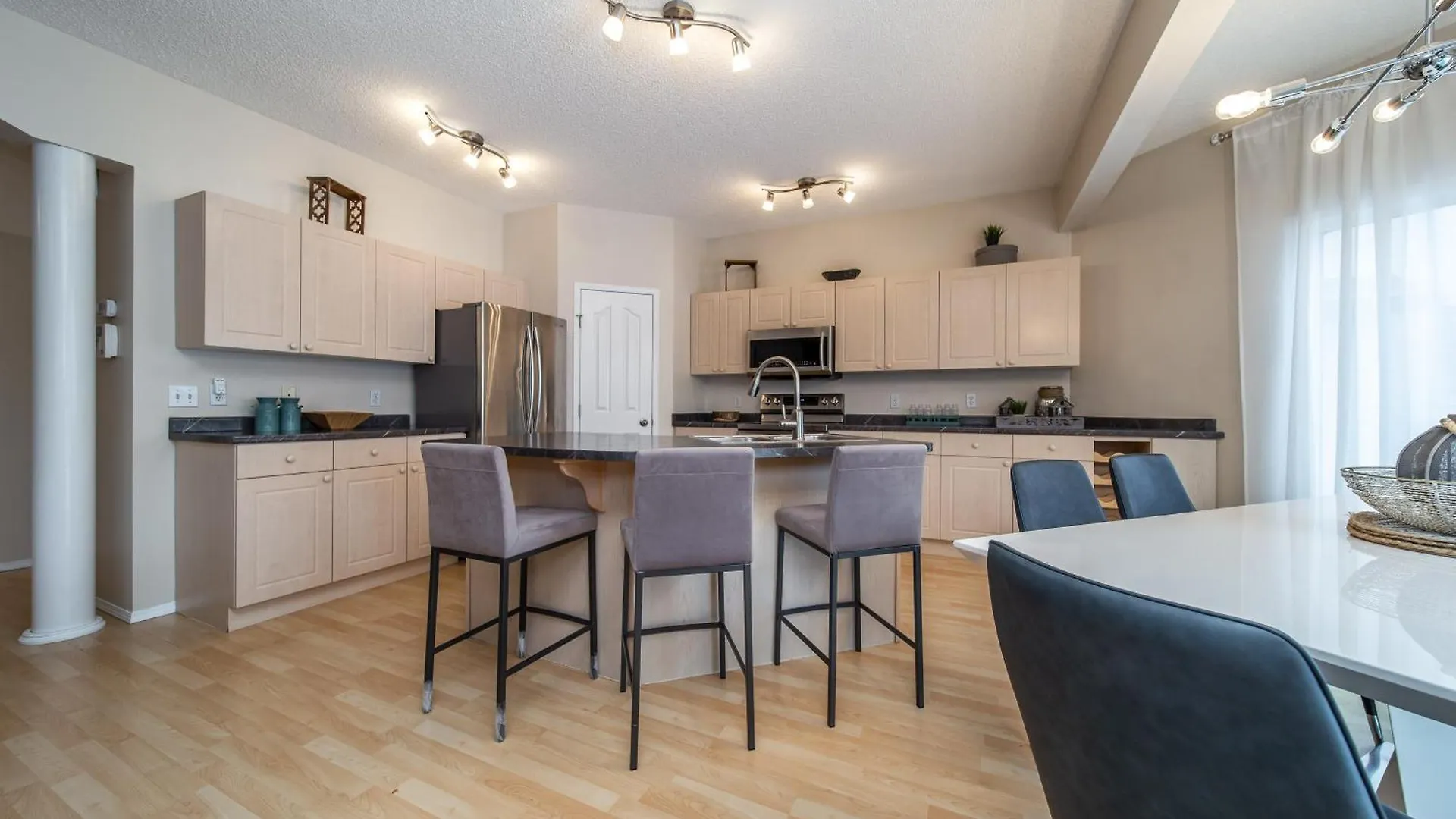 Holiday home Luxury Lewis Estates Golf Course View Home By Henday, Whitemud, Wem, Acheson! Edmonton